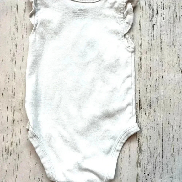 Carter’s bundle of baby girls’ 2 bodysuits & 1 sunsuit Size 6 months - Picture 3 of 12